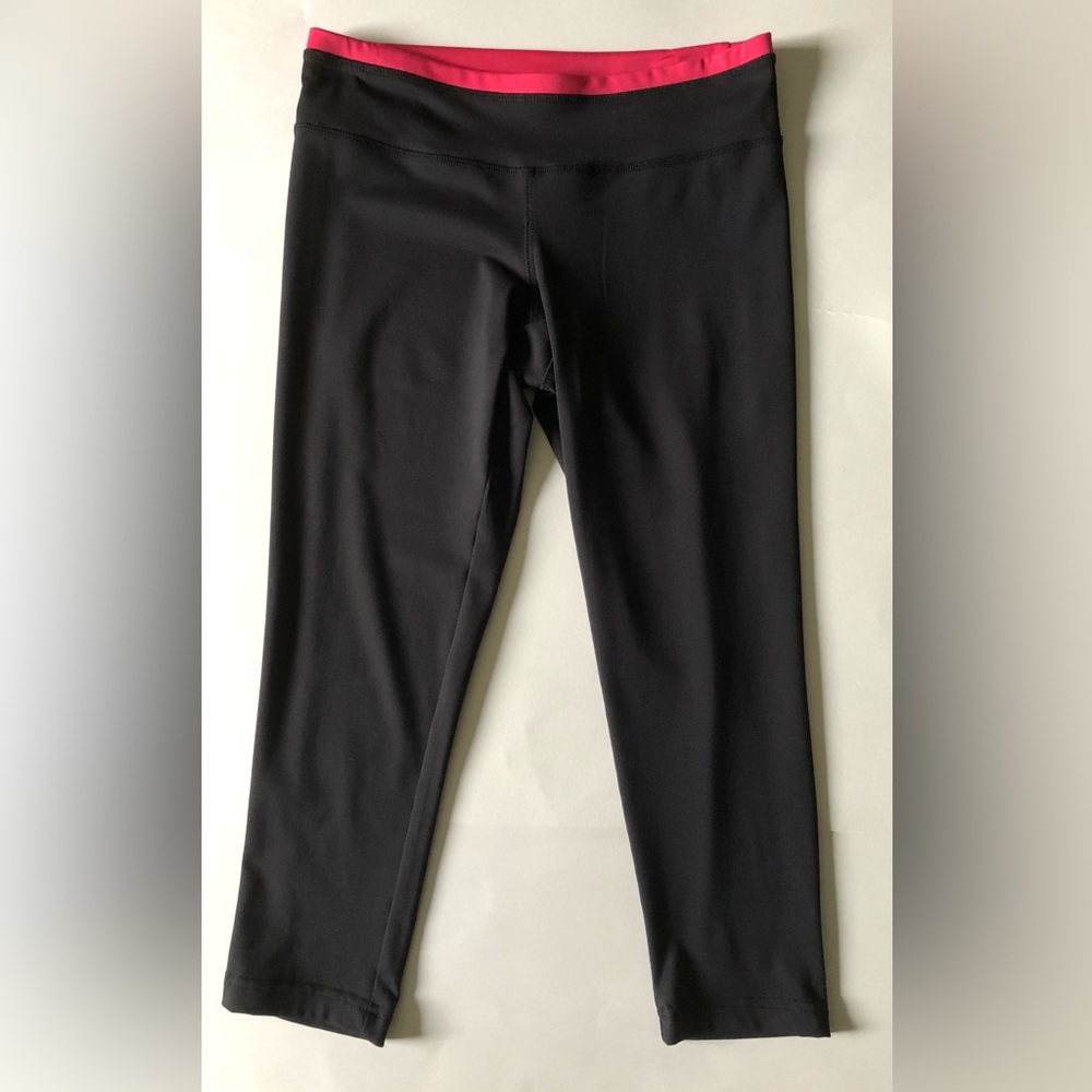 Sportek Platinum Women's Capri Workout Leggings Black and Coral Size Medium